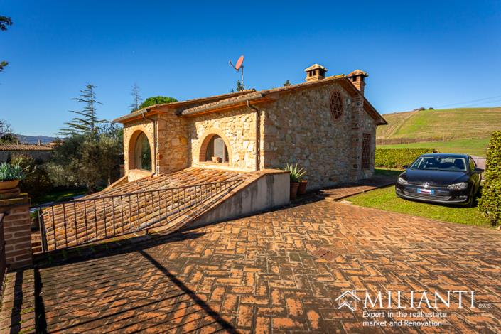 Image No.5-Ferme de 2 chambres à vendre à Volterra