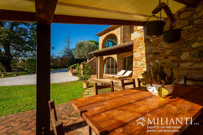 Image No.8-Ferme de 2 chambres à vendre à Volterra