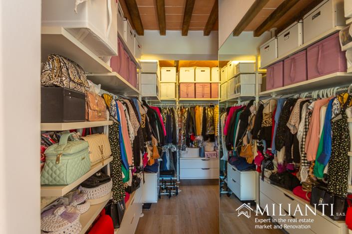 Image No.30-Ferme de 2 chambres à vendre à Volterra