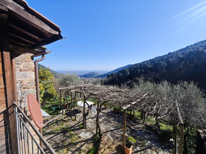 Image No.25-6 Bed Farmhouse for sale