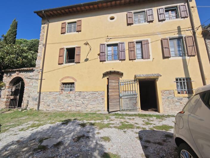 Image No.11-6 Bed Farmhouse for sale