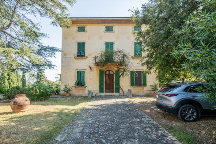 Image No.3-5 Bed Villa for sale