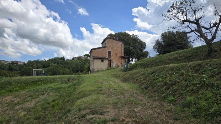 Image No.3-Maison de campagne de 4 chambres à vendre à Lari