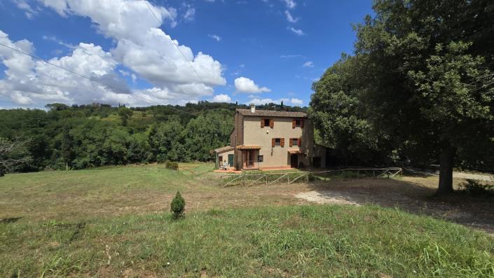 Image No.2-Maison de campagne de 4 chambres à vendre à Lari