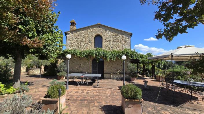 Image No.9-4 Bed Barn for sale