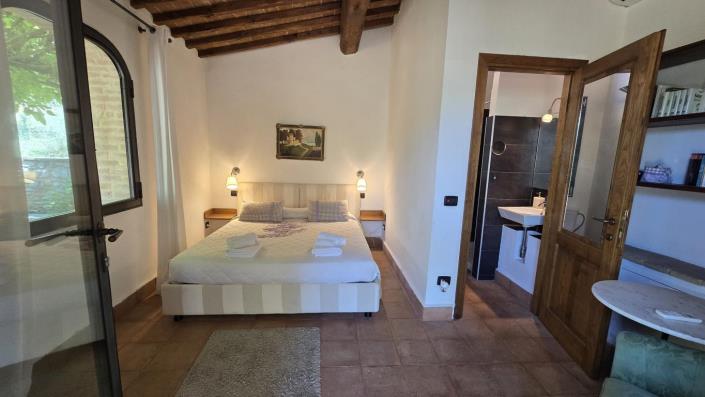 Image No.25-4 Bed Barn for sale