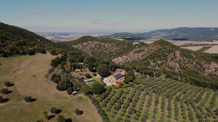 Image No.2-9 Bed Farmhouse for sale