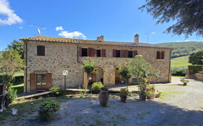 Image No.6-9 Bed Farmhouse for sale