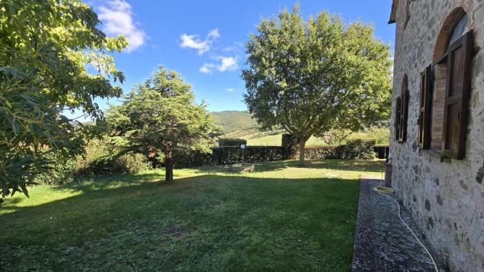 Image No.7-9 Bed Farmhouse for sale