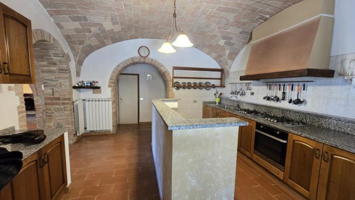 Image No.9-9 Bed Farmhouse for sale