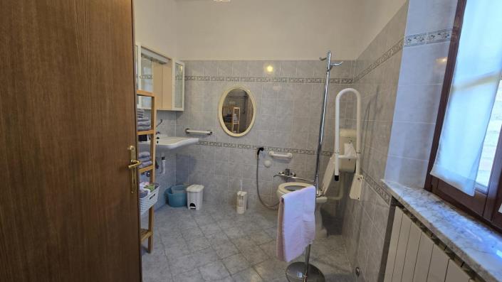 Image No.15-9 Bed Farmhouse for sale