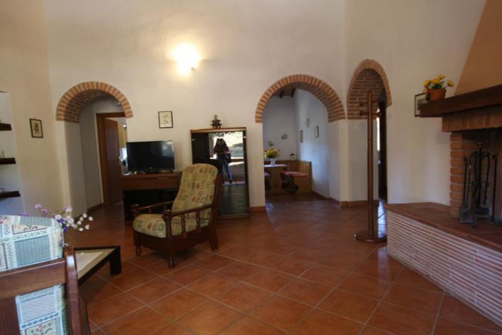 Image No.19-9 Bed Farmhouse for sale