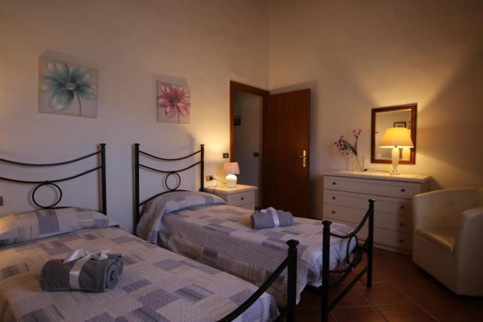 Image No.23-9 Bed Farmhouse for sale