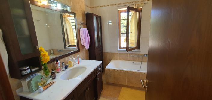 Image No.10-5 Bed Villa for sale