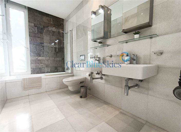 Image No.8-5 Bed Villa for sale