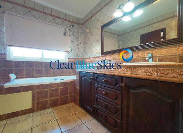 Image No.10-4 Bed Villa for sale