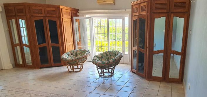 Image No.10-3 Bed Property for sale