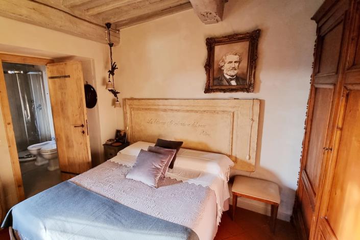 Image No.27-2 Bed Semi-Detached for sale