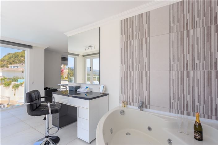 Image No.23-4 Bed Villa for sale