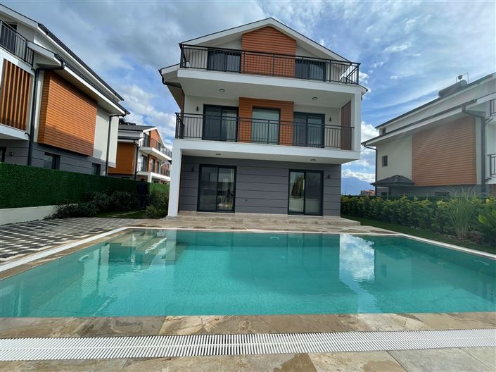 Image No.2-4 Bed Villa for sale