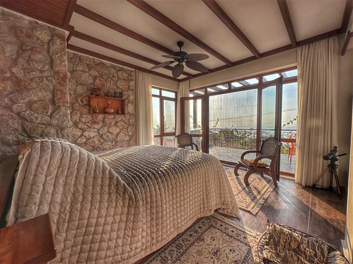 Image No.10-4 Bed Villa for sale