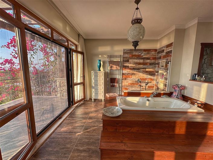 Image No.12-4 Bed Villa for sale