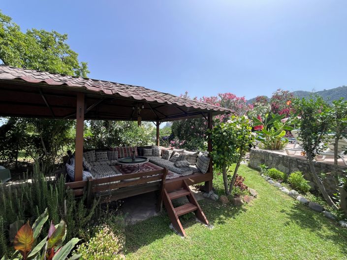 Image No.18-10 Bed Hotel for sale