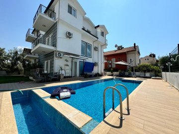 1 - Çalis, Villa