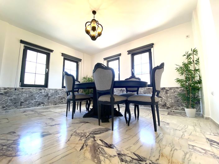 Image No.10-8 Bed Villa for sale