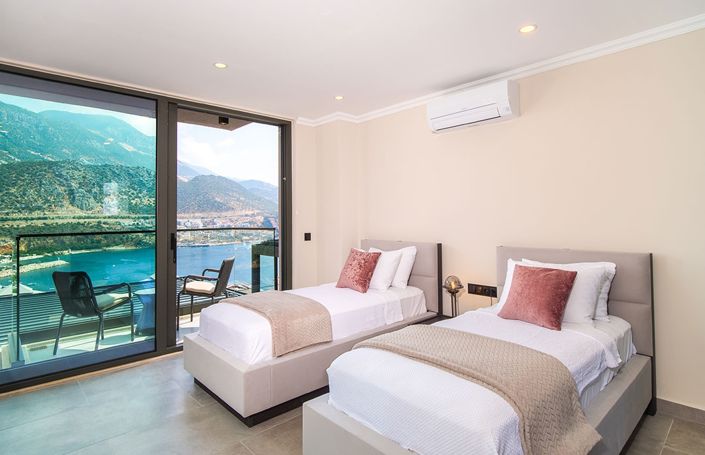 Image No.17-5 Bed Villa for sale