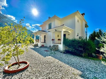 Blissful Detached Villa For Sale In Uzumlu, Fethiye - Landscaped easy-to-maintain private garden