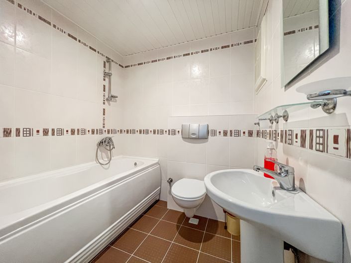 Image No.12-2 Bed Apartment for sale