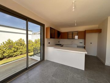 Lush Villas In Bodrum With Private Pools & Gardens – View into the kitchen