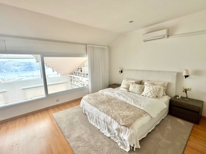 Image No.20-4 Bed Apartment for sale