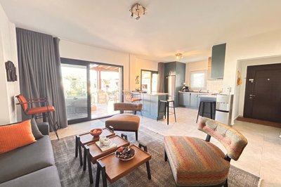 Tranquil Two-Bedroom Apartment In Bodrum For Sale - Spacious, light and airy living area