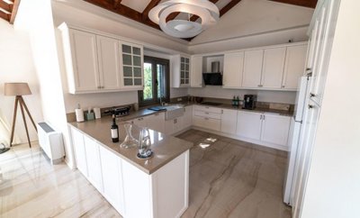 A Flawless Single-Storey Yalikavak Property For Sale - Beautiful fitted kitchen