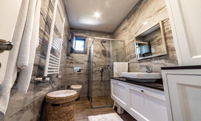A Flawless Single-Storey Yalikavak Property For Sale - Luxury ensuite shower room