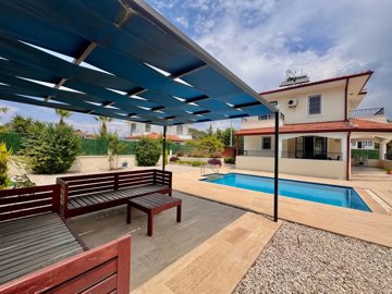 A Charming Detached Calis Villa For Sale - Covered seating area