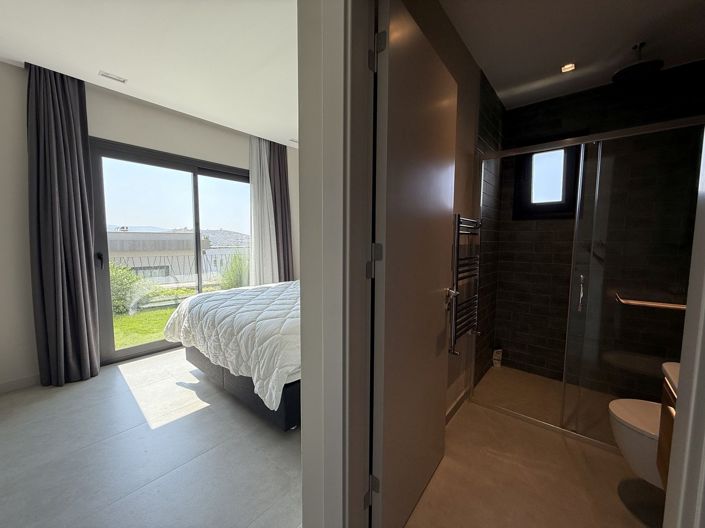 Image No.17-3 Bed Apartment for sale