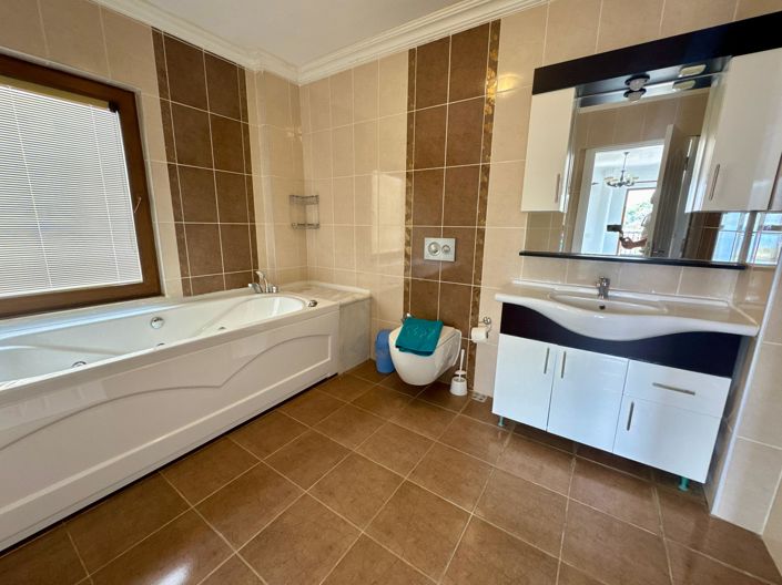 Image No.20-5 Bed Villa for sale