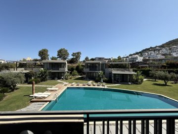 Idyllic Apartment In Bodrum For Sale - Olympic size communal pool