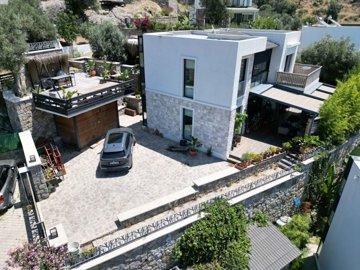 A Tranquil Duplex Yalikavak Property For Sale - A beautiful duplex villa with private parking