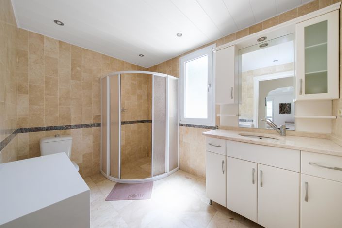 Image No.18-2 Bed Apartment for sale