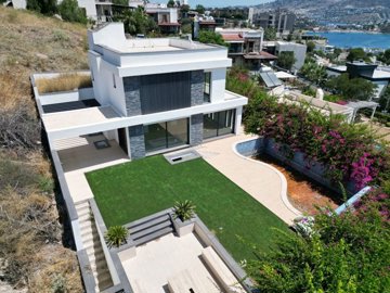 Sea View Villa With A Private Pool For Sale In Yalikavak, Bodrum - A modern property with a private garden