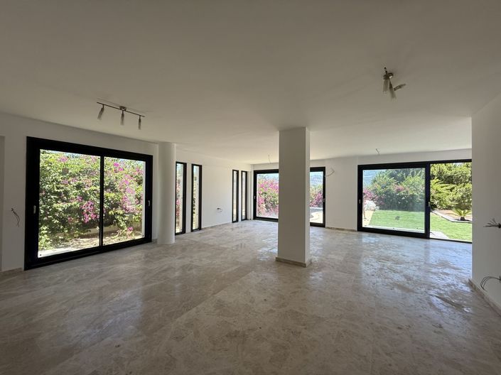 Image No.10-5 Bed Villa for sale