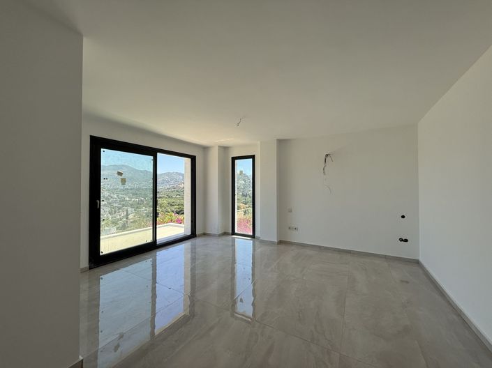 Image No.17-5 Bed Villa for sale