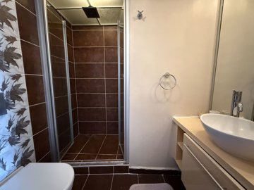 An Exquisite Triplex Villa In Bodrum With A Large Garden - Quality ensuite shower room