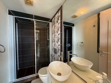 An Exquisite Triplex Villa In Bodrum With A Large Garden - Luxury ensuite shower room