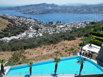 An Exquisite Triplex Villa In Bodrum With A Large Garden - Large communal swimming pool