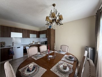 An Exquisite Triplex Villa In Bodrum With A Large Garden - Dining area to the kitchen